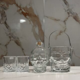 licorera de 750ml de calavera mas hielera de calavera mas 2 vasos whiskeros de diseño elegante