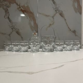 licorera de 750ml de calavera color transparente mas hielera de calavera mas 6 vasos whiskeros de  calavera de color transparente