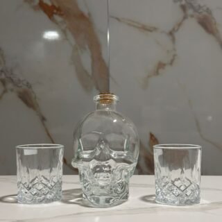 licorera de 750ml color transparente mas 2 vasos whiskeros de diseño elegante