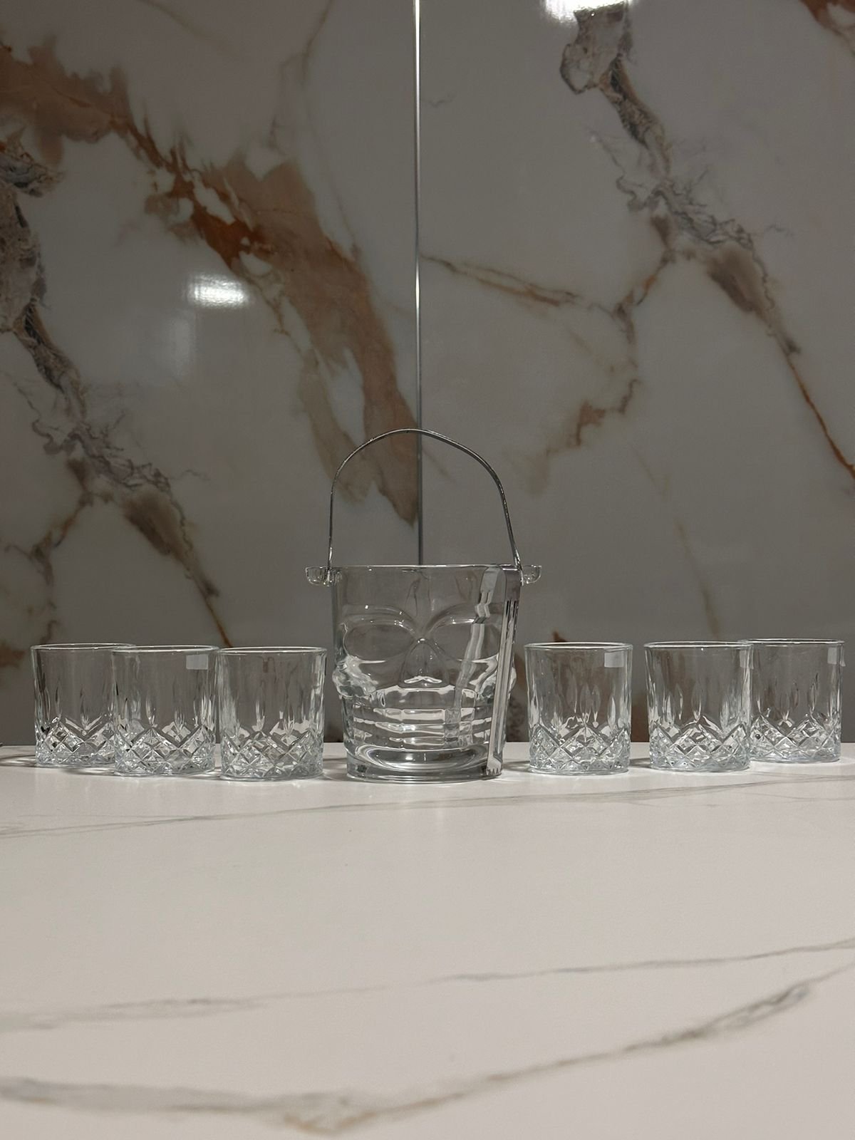 hielera de calavera mas 6 vasos whikeros de diseño elegante