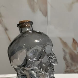 licorera de 750ml de calavera color negro humo