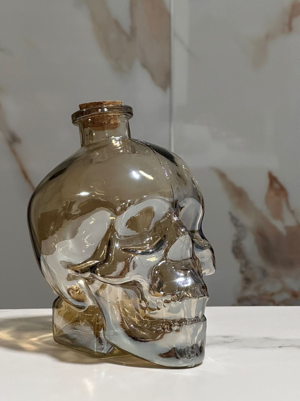 licorera de 750ml de calavera color dorado