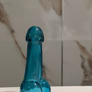 vaso de cristal en forma de pene color azul