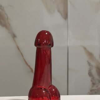 vaso de cristal en forma de pene color rojo