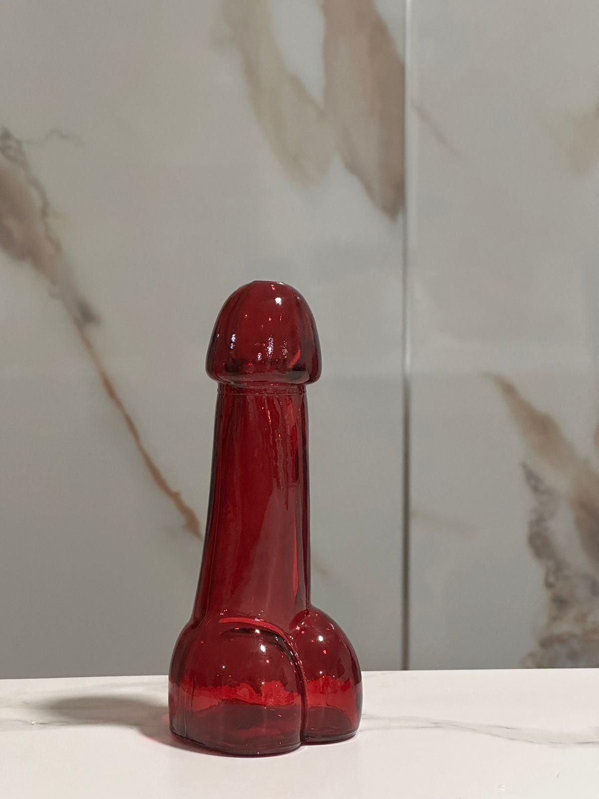 vaso de cristal en forma de pene color rojo