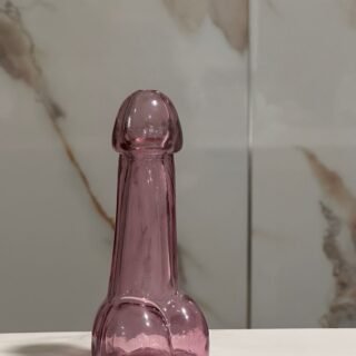vaso de cristal en forma de pene color rosado