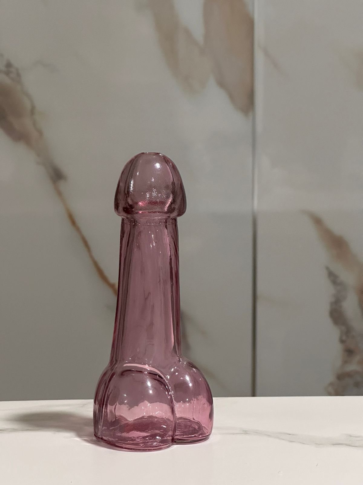 vaso de cristal en forma de pene color rosado