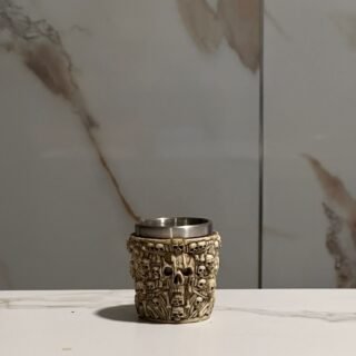 copa shot metalica con diseño de calavera