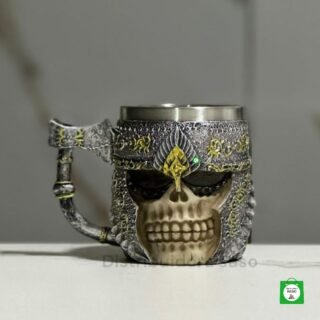 vaso mug metalico con diseño de calavera con diseño de caballero mediaval