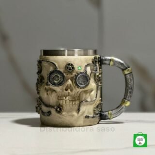 vaso mug metalico con diseño de calavera y diseño futurista