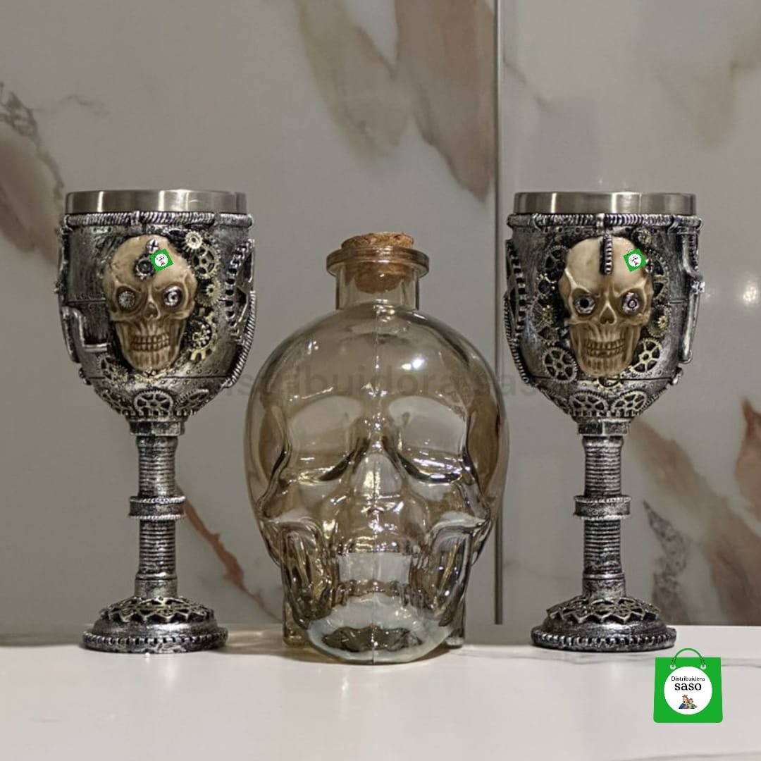 licorera de calavera de 750ml color dorado mas 2 copas de vino metalicas con diseño de calavera