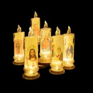 vela de pilas con diseño de santos