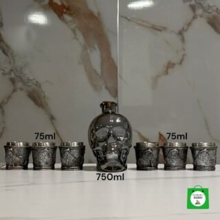 licorera de 750ml calavera de color negro mas 6 copas metalicas de aguila