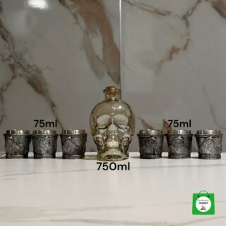 licorera de 750ml  calavera de color dorada  mas 6 copas metalicas de aguila