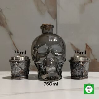 licorera de 750ml  calavera de color negra  mas 2 copas metalicas de aguila