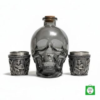 💀 Licorera Calavera Negra 750ml + 2 Copas Caballero Medieval — Oscuro y Legendario para Brindar en Duo