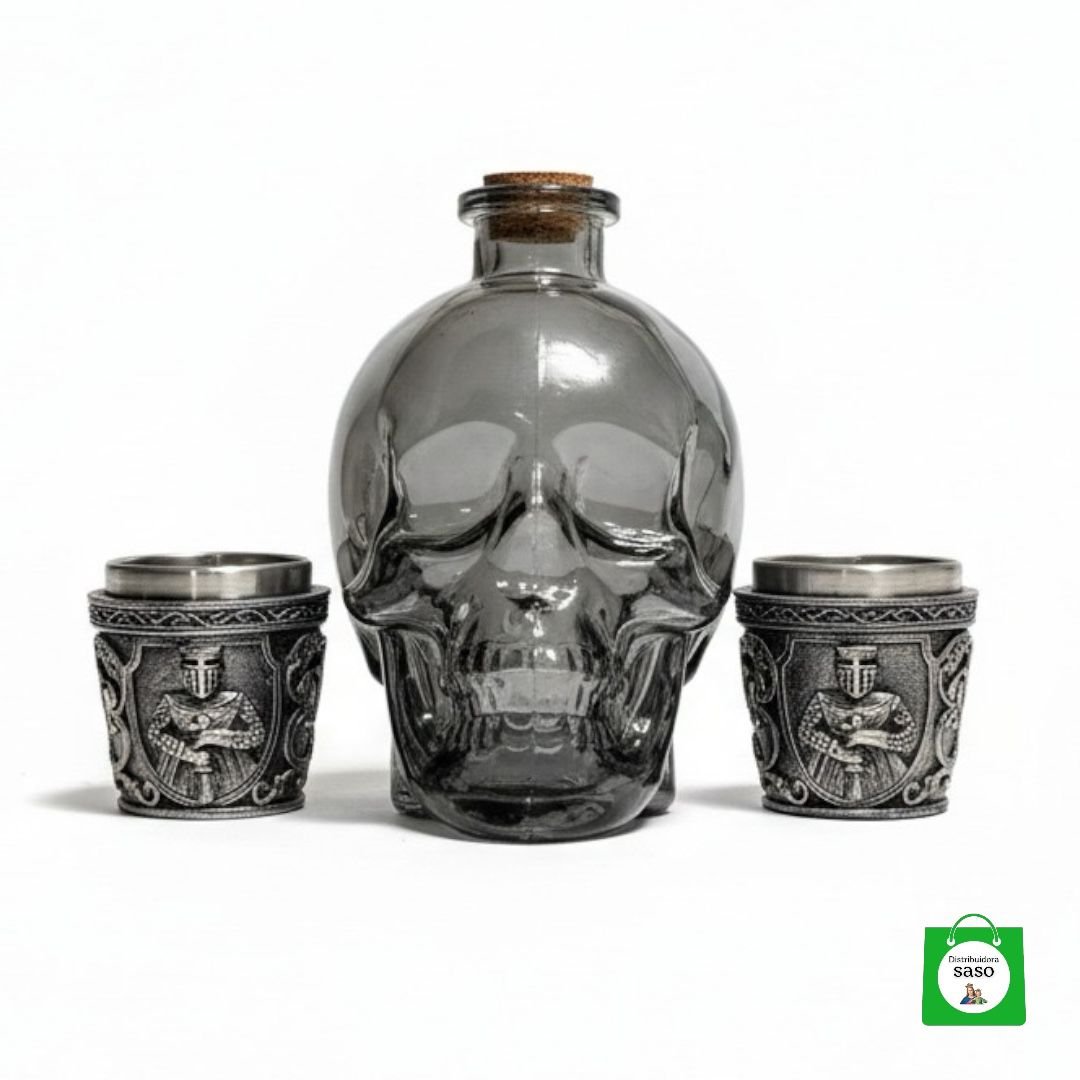 💀 Licorera Calavera Negra 750ml + 2 Copas Caballero Medieval — Oscuro y Legendario para Brindar en Duo