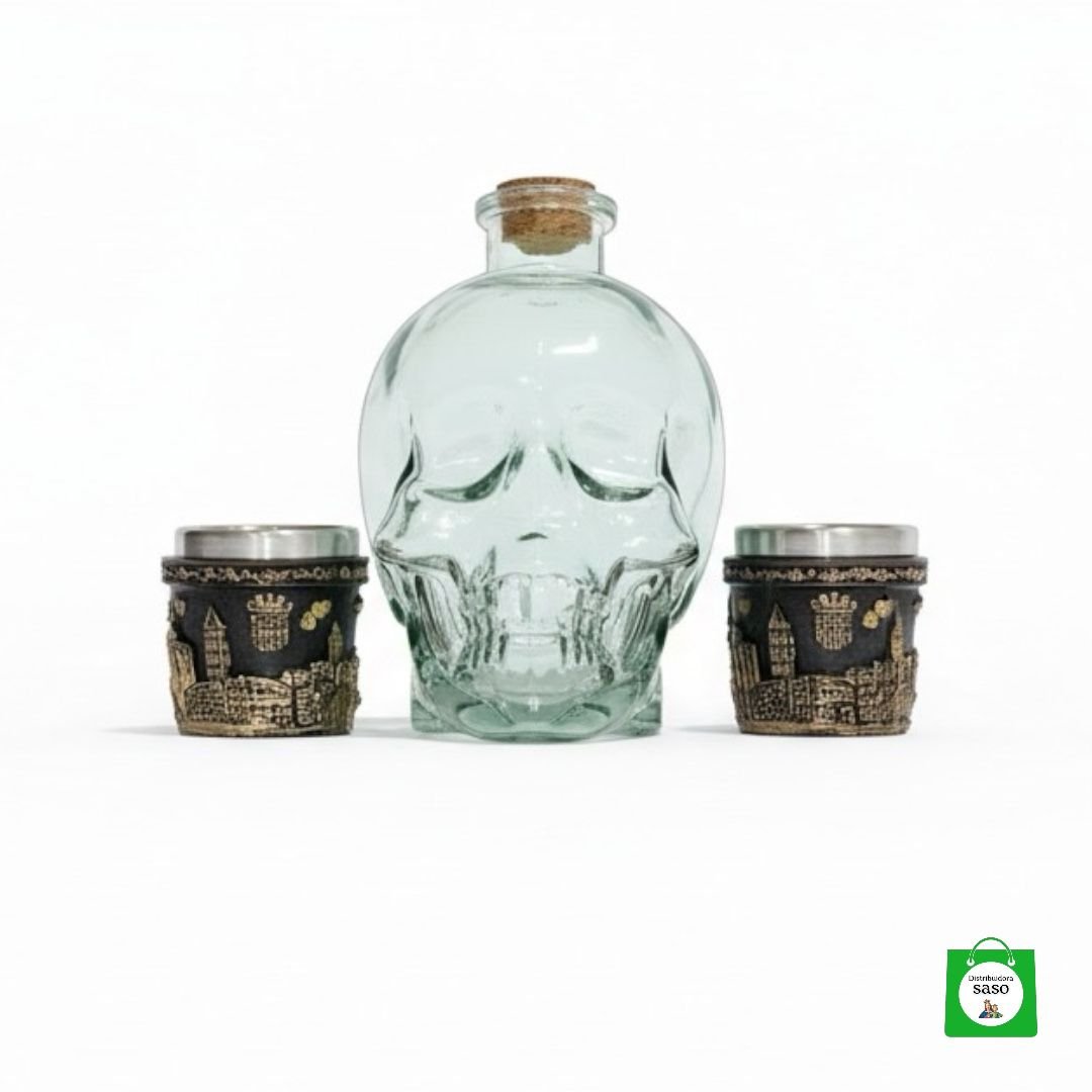 💀 Licorera Calavera Transparente 750ml + 2 Copas Caballero — Duo Elegante para una Noche Memorable